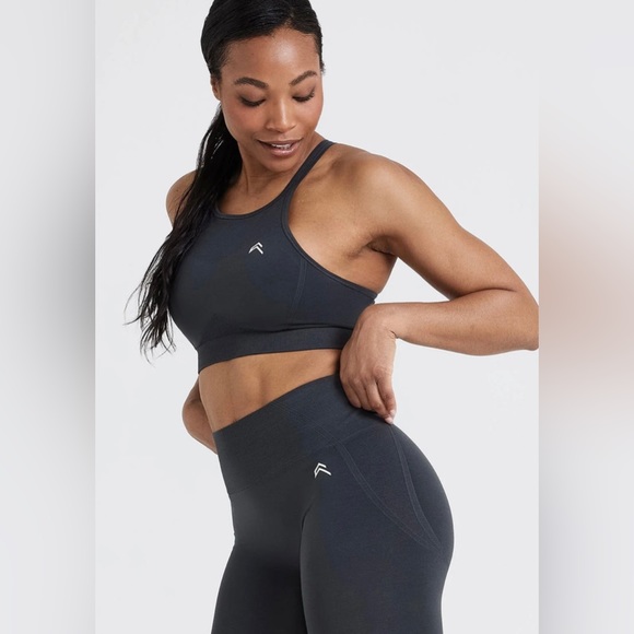 Oner Active
EFFORTLESS SEAMLESS HIGH NECK BRALETTE - Picture 2 of 5